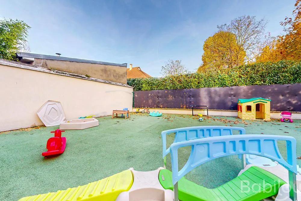 Le jardin privatif de la crèche Babilou de Saint-Maur-des-Fossés