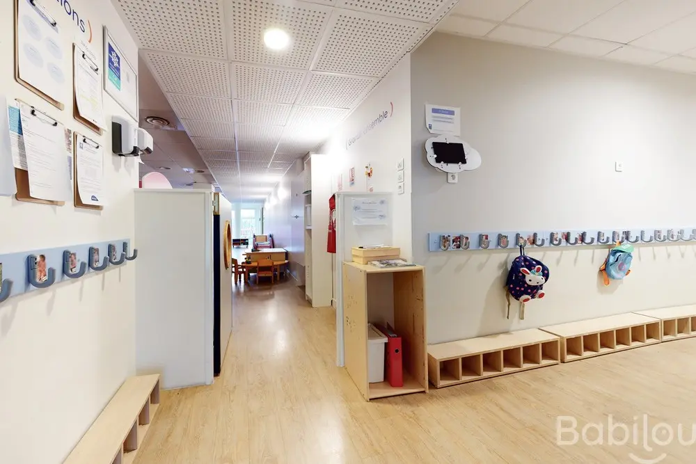 Vestiaire des enfants à la crèche Babilou Saint-Maur Varenne