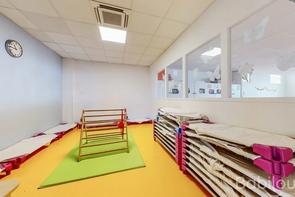 Dortoir de la crèche Babilou Saint-Maur Garibaldi