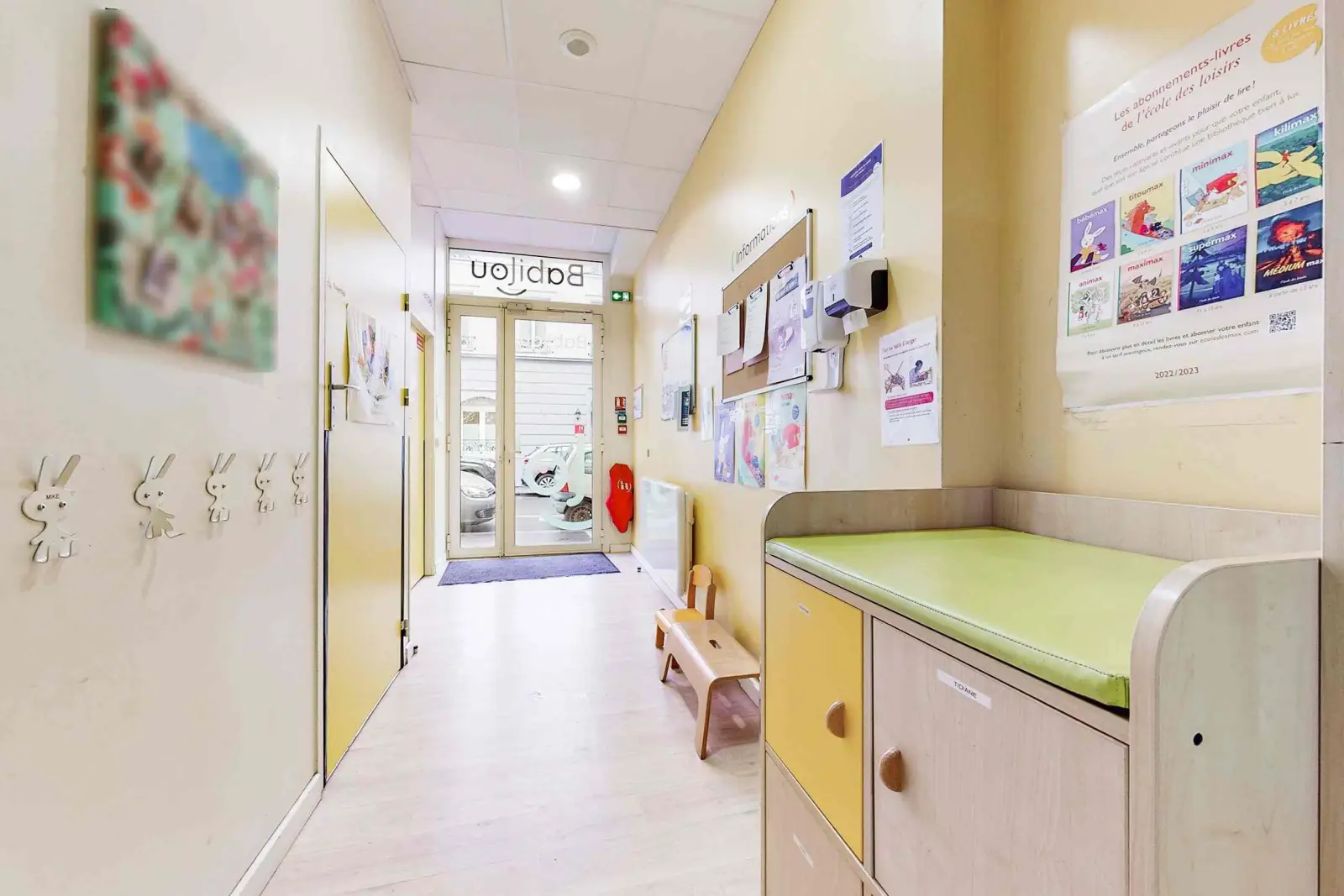 Entrée de la crèche Babilou Vincennes Laitières