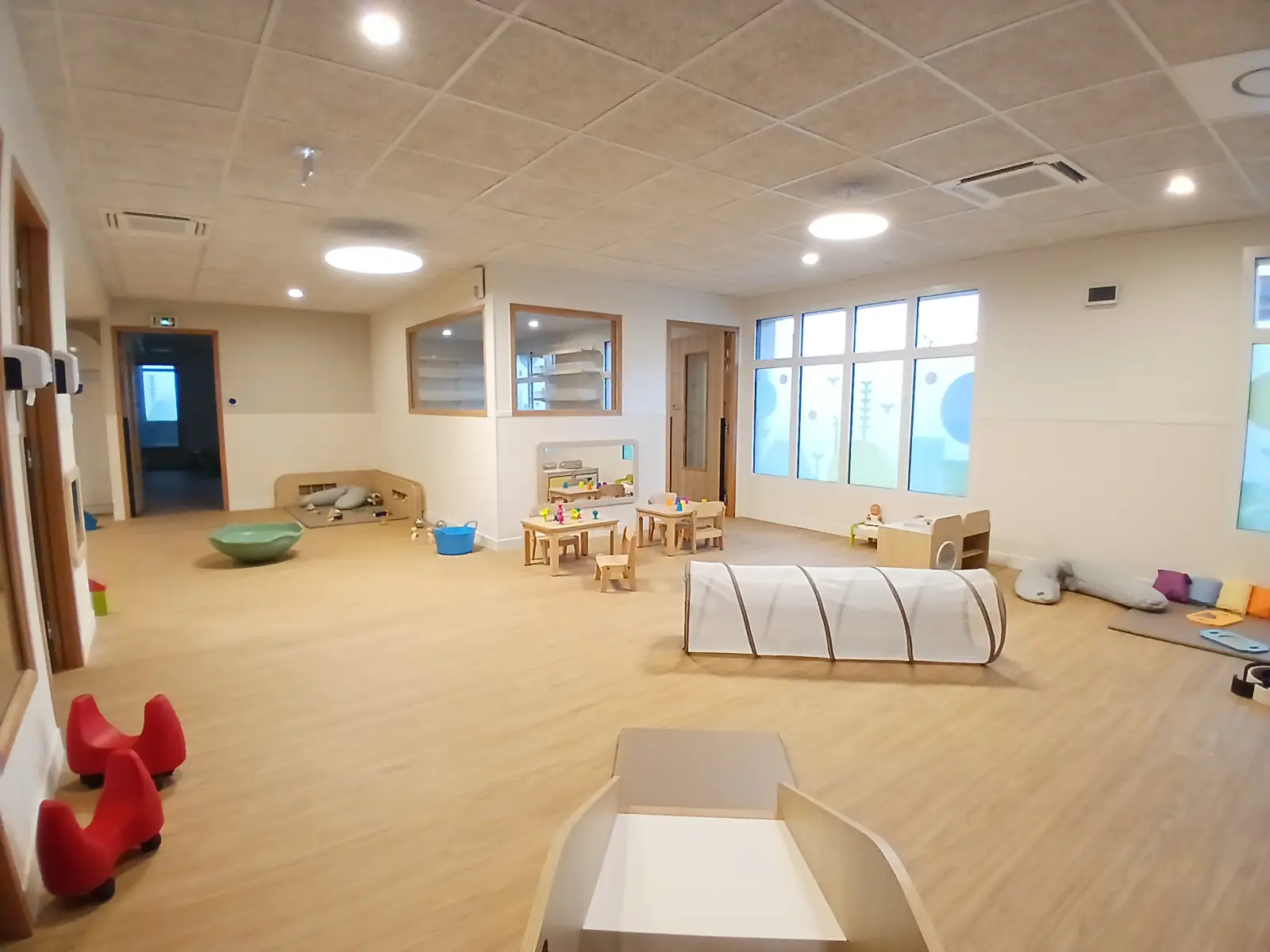 Salle d'éveil de la crèche Babilou Saint-Maur Condé Normandie