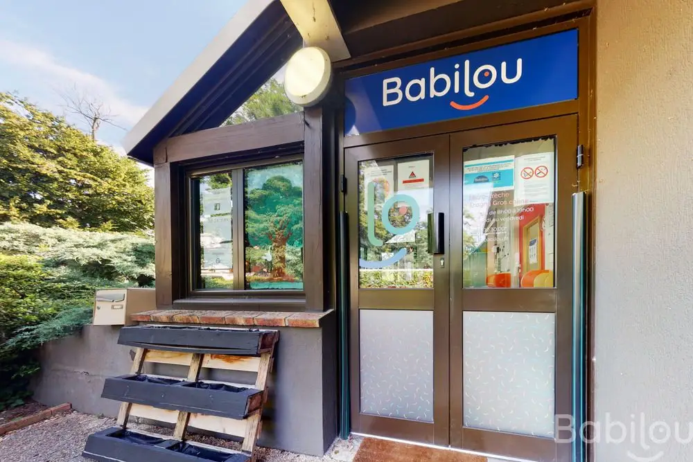 Entrée de la micro-crèche Babilou Eragny Gros chêne