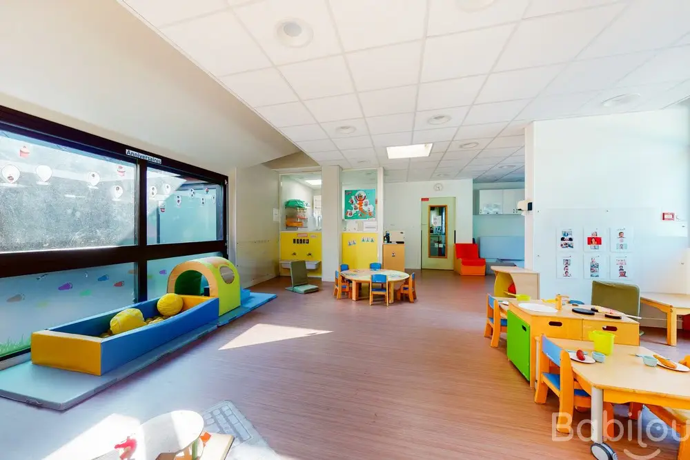 Salle de jeux de la micro-crèche Babilou Eragny Gros chêne