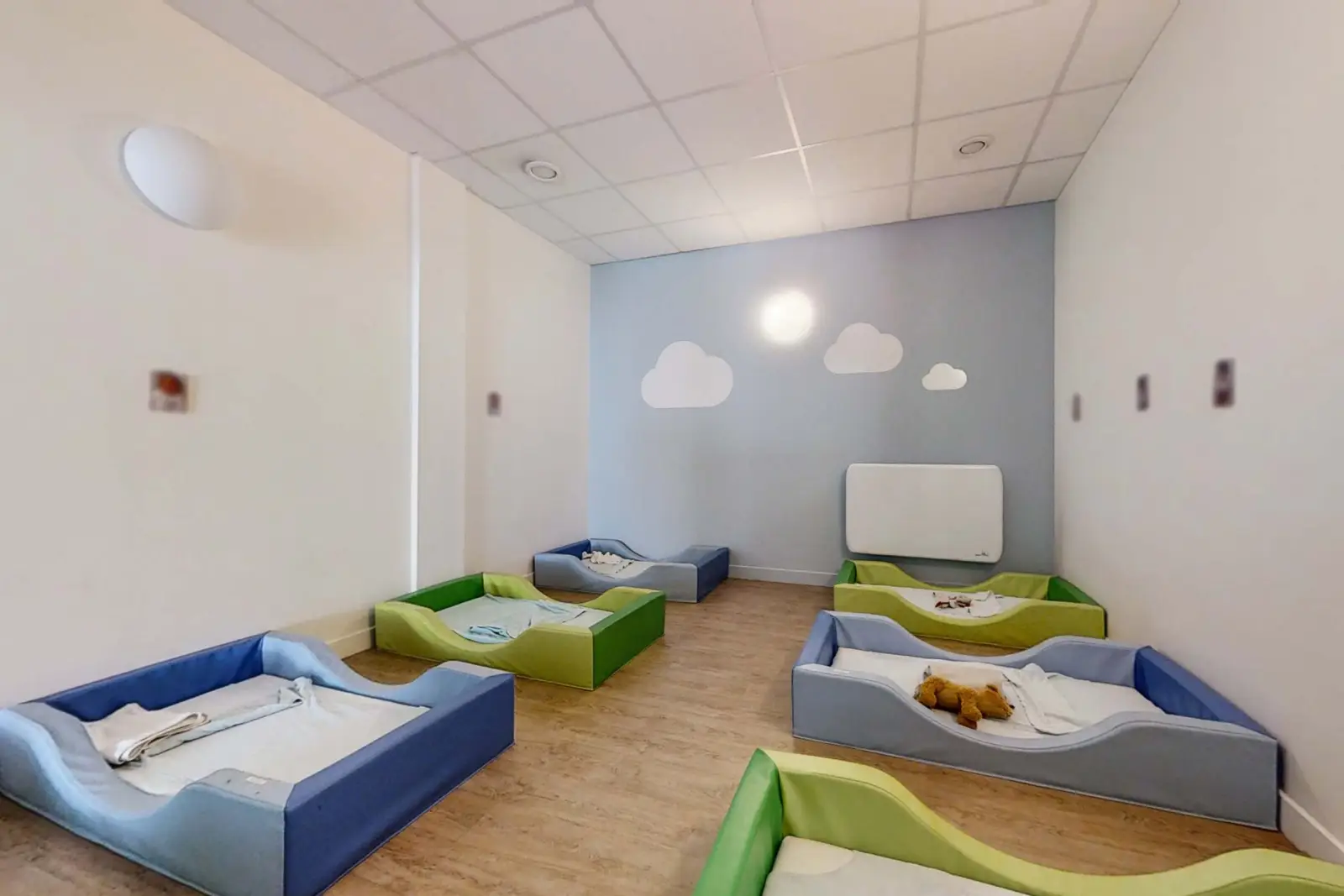 Dortoir de la crèche Babilou Cergy Petit Albi