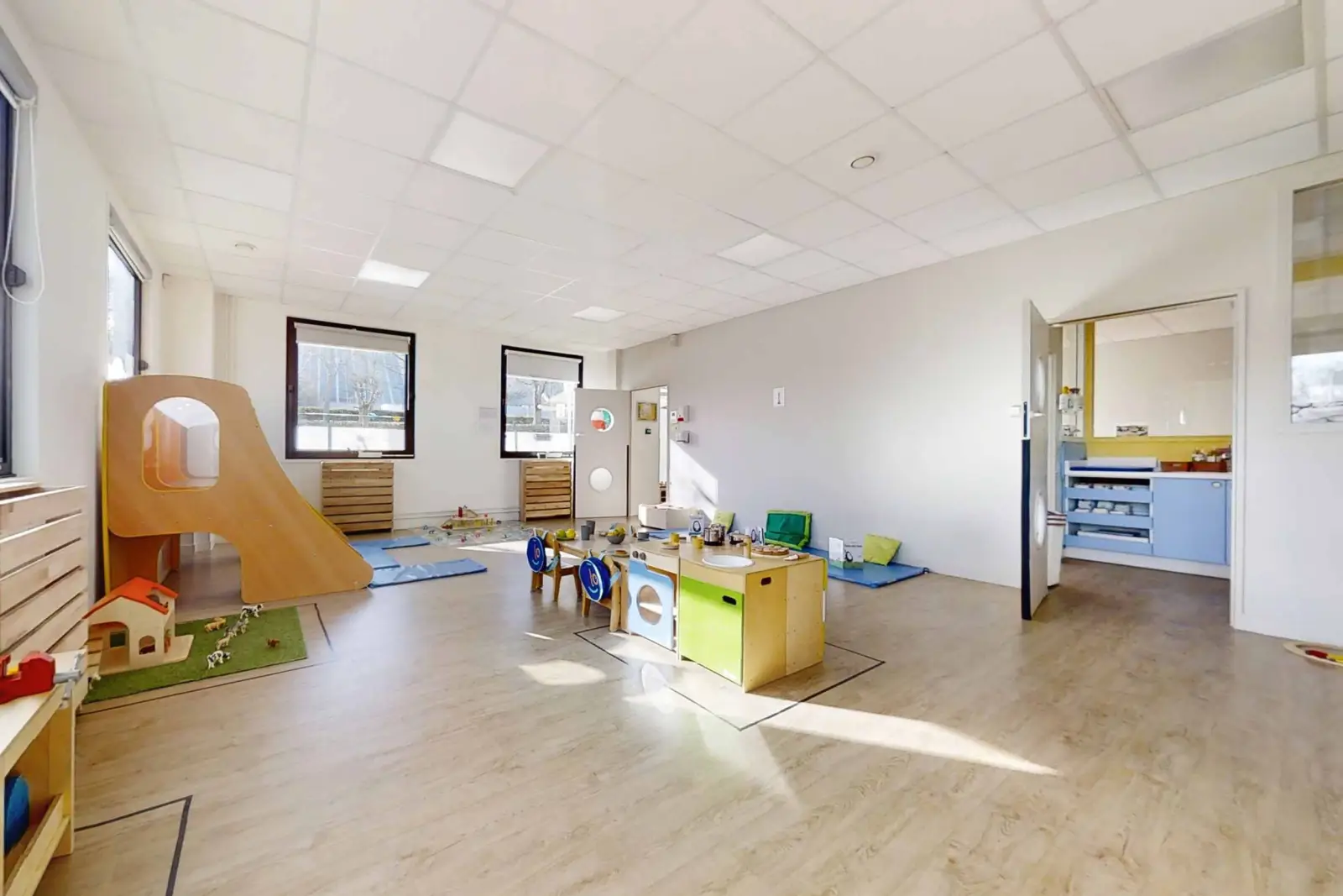 Salle de vie de la crèche Babilou Cergy Petit Albi