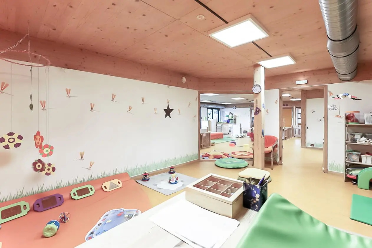 Salle d'éveil de la crèche Babilou Verneuil Deville