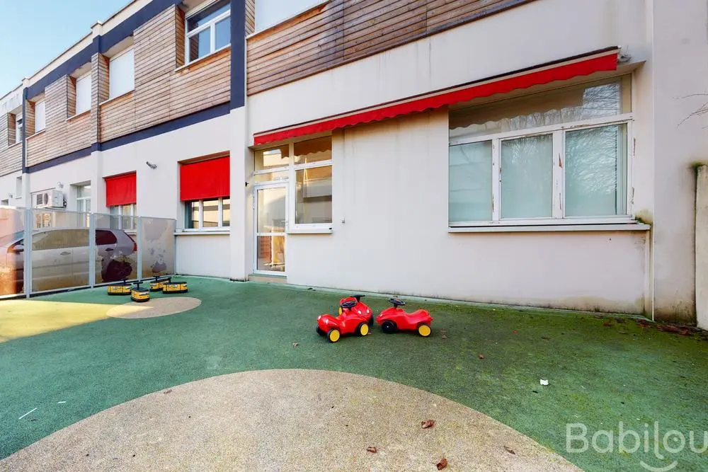 Un jardin extérieur et un projet tourné vers la communication gestuelle