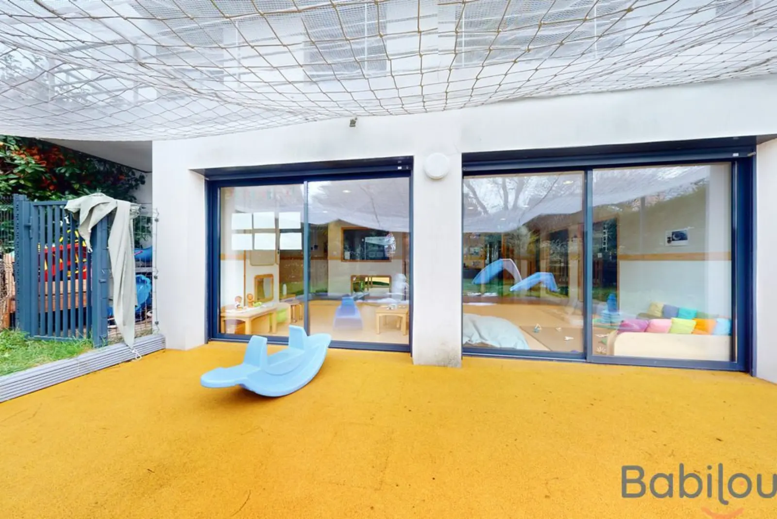Terrasse et jardin extérieur de la micro-crèche Babilou Enghien Division Leclerc