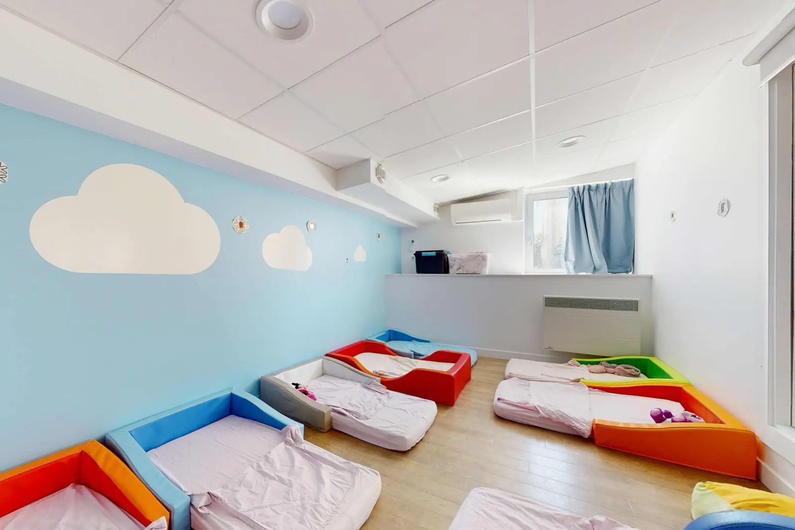 Dortoir douillet de la crèche Babilou Les Mureaux Foch