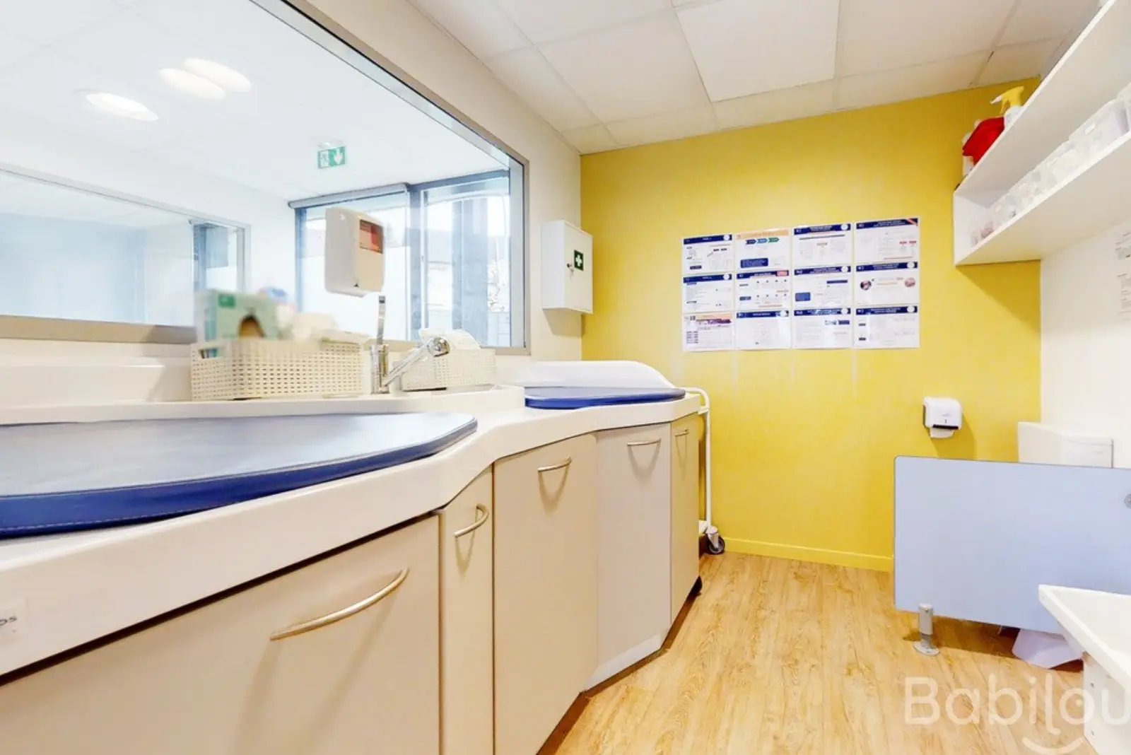 Salle de change et de soins de la crèche Babilou Poissy Devaux