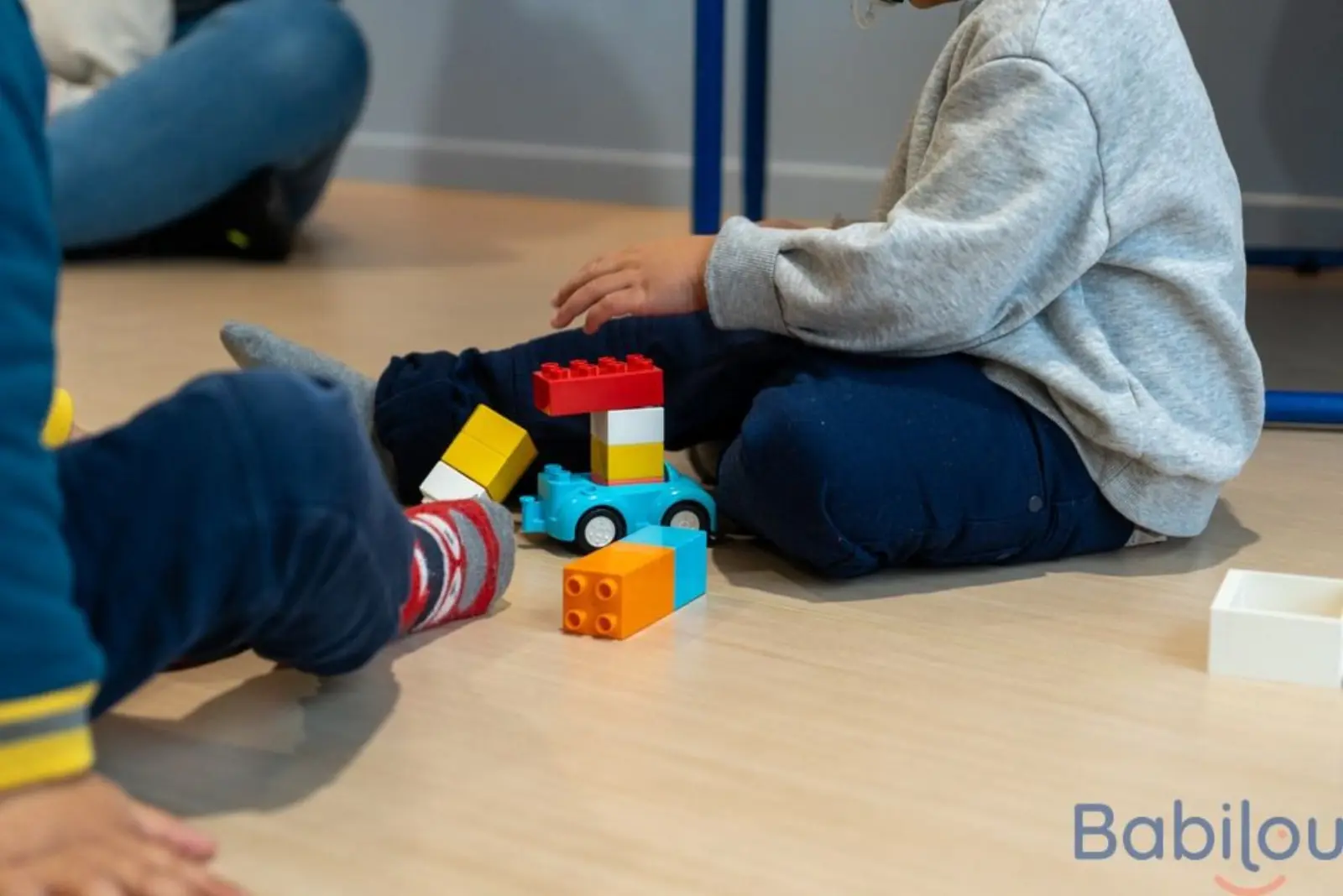 Jeux de construction à la crèche Babilou Poissy Paix