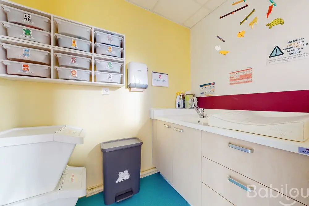 Salle de change de la micro-crèche Babilou Port-Marly Val André 1