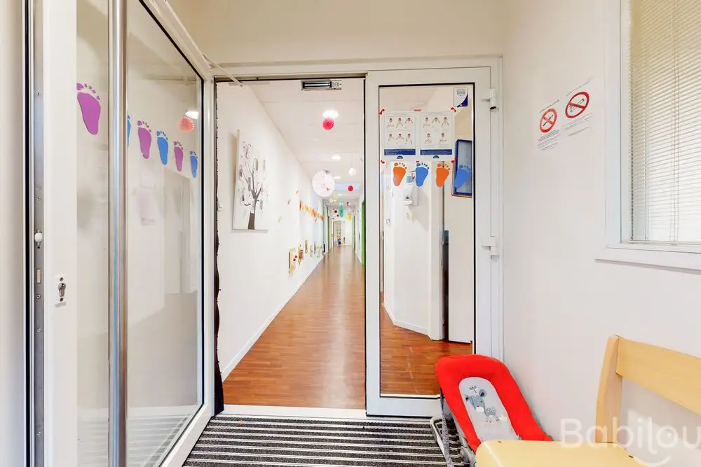 Couloir décoré de la crèche Babilou Guipavas Luther King