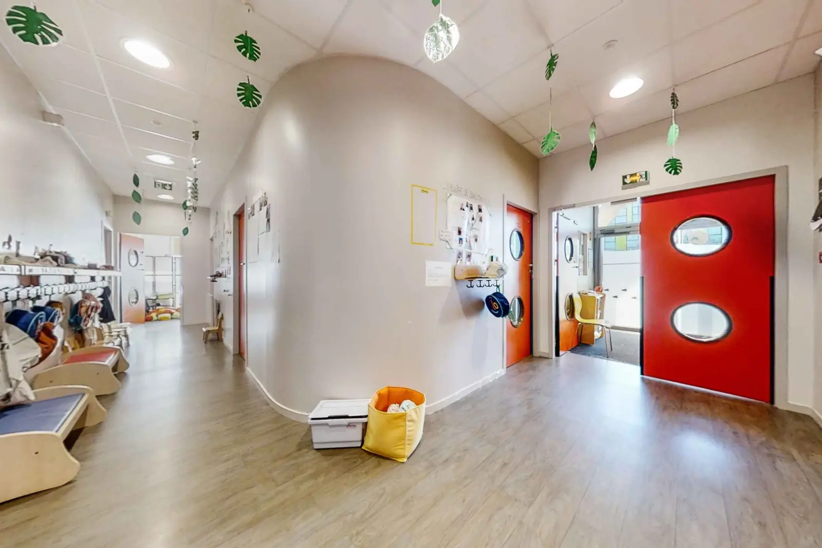 Couloir décoré de la crèche Babilou Guipavas Garros
