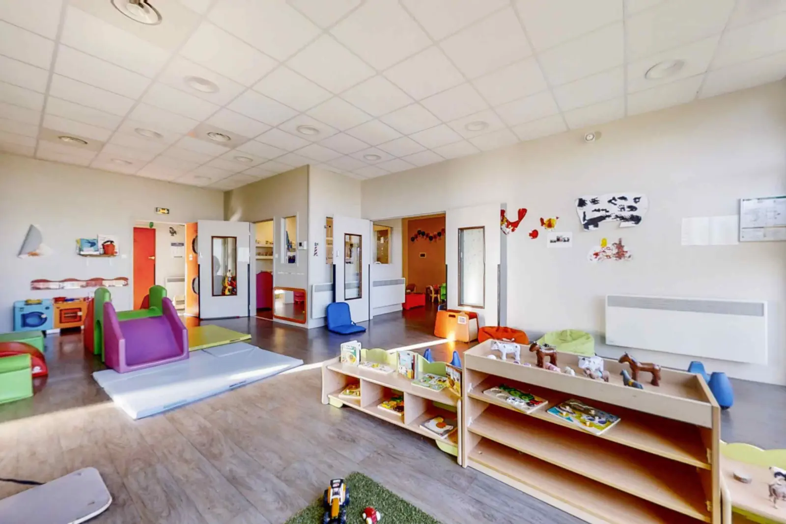 Espace de jeux en bois de la crèche Babilou Guipavas Garros