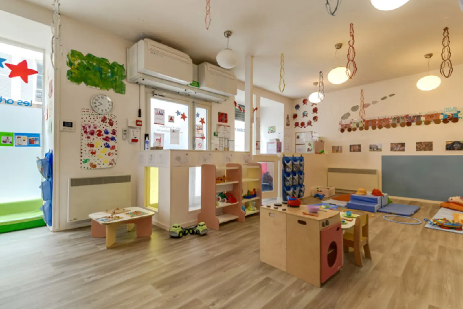 Espace d'éveil de la micro-crèche Les Artistes Malicieux à Paris 3