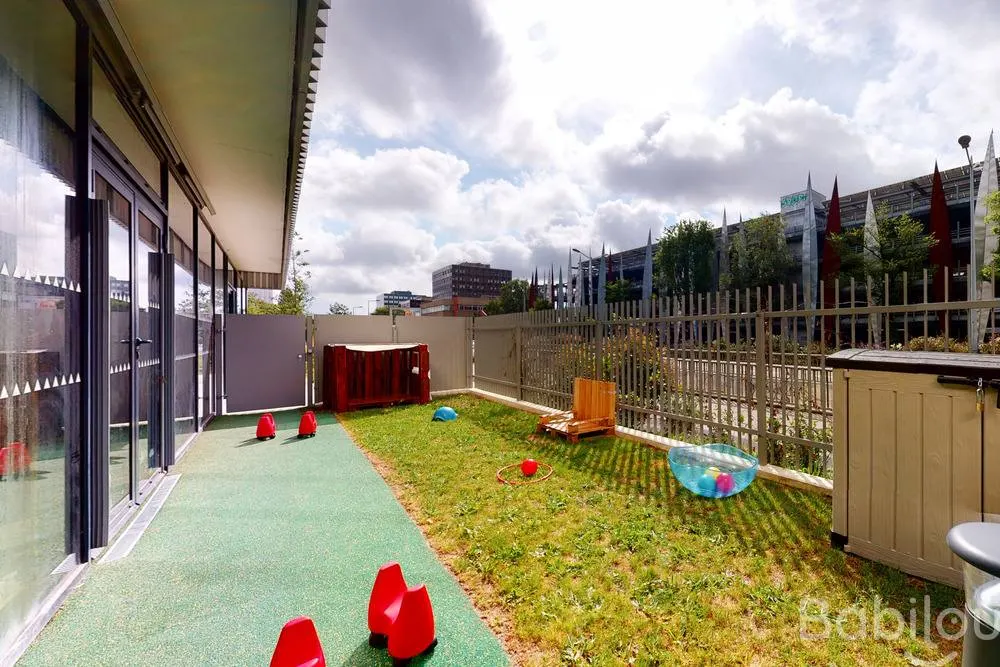 Jardin extérieur avec potager de la crèche Babilou Nantes Rondeau