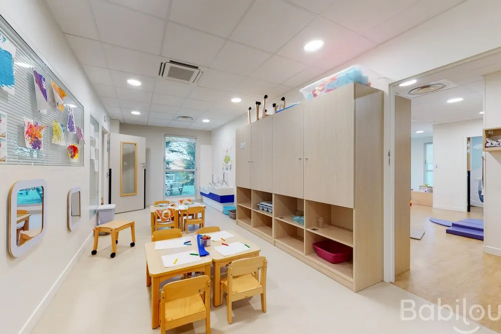 Salle d'activités créatives à la crèche Babilou Nantes Daguerre