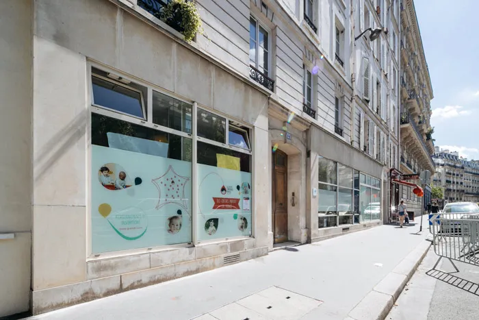 Façade de la micro-crèche La Boîte à Malices, rue du Cherche-Midi, Paris 15