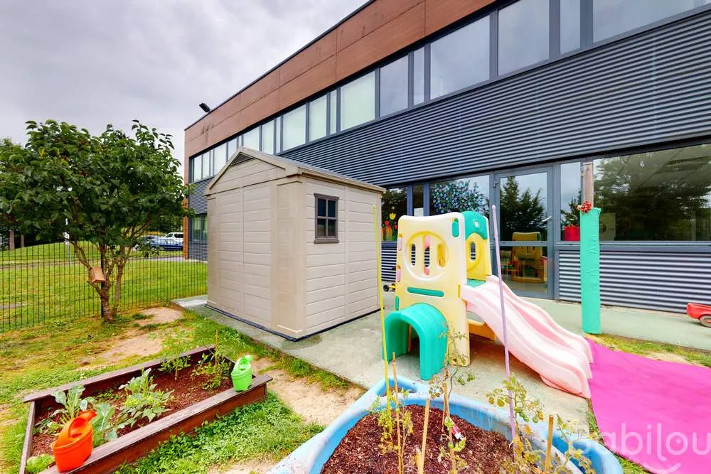 Un jardin, un potager et du matériel Snoezelen
