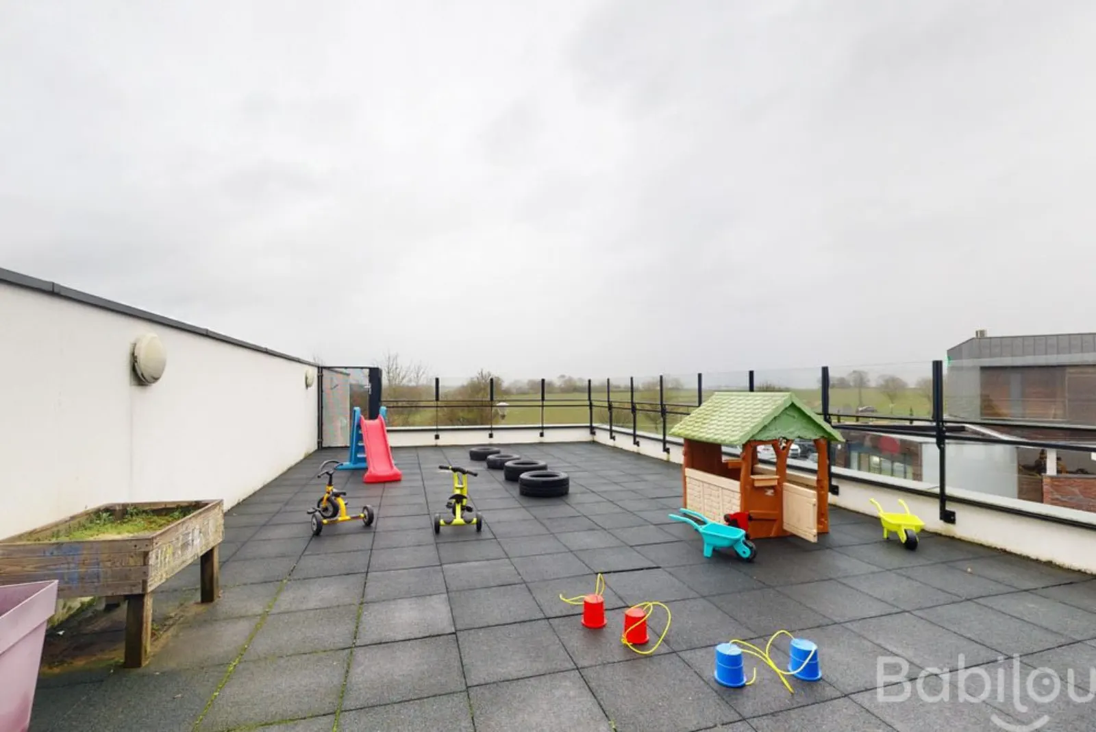 Une terrasse extérieure pour jouer au grand air