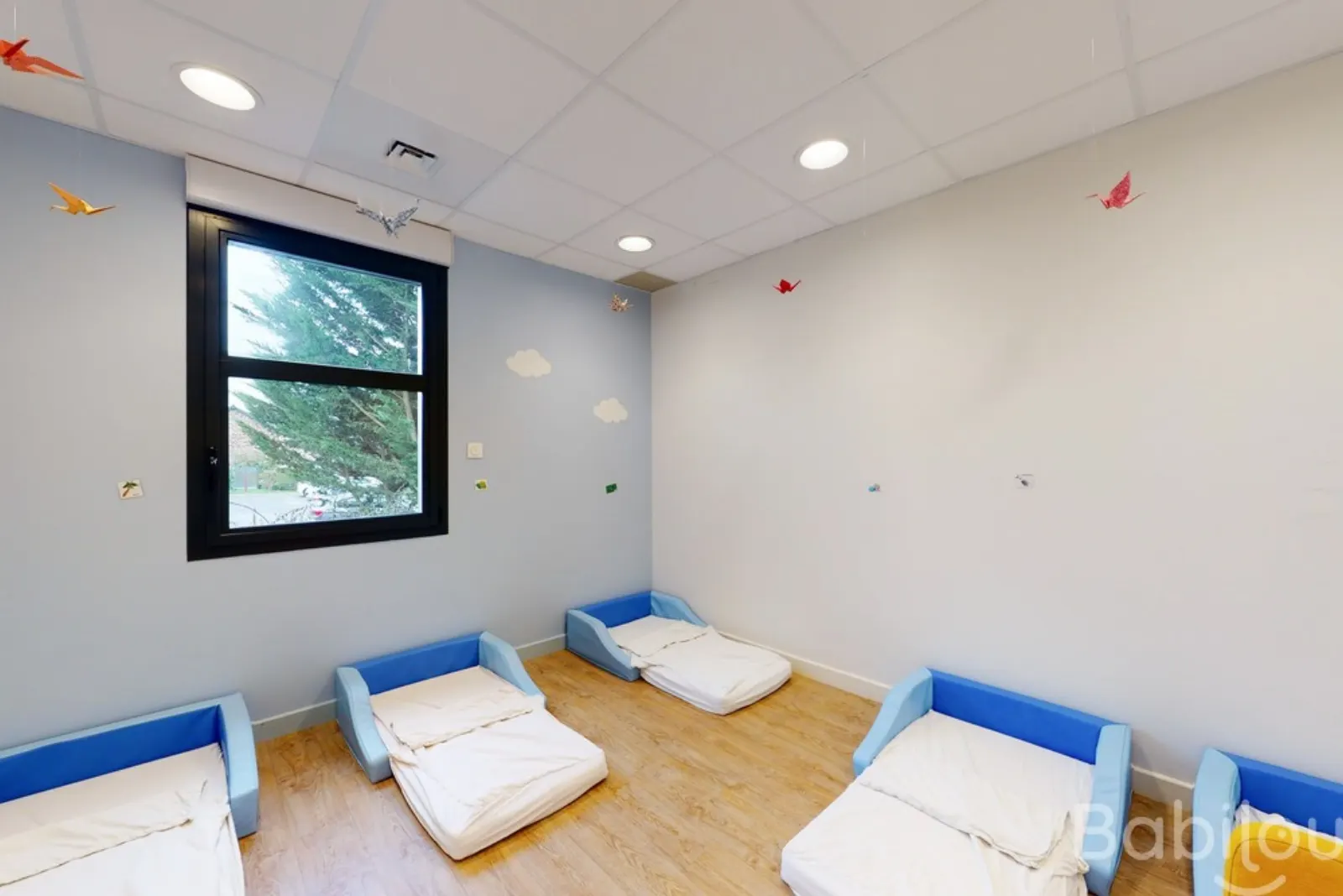 Dortoir de la crèche Babilou Bruz Coudé