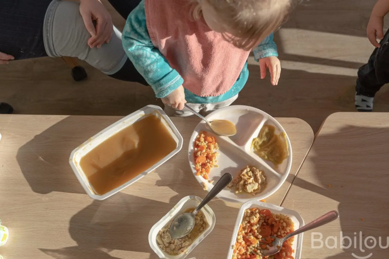 Temps du repas à la crèche Babilou Cesson-Sévigné Carrière