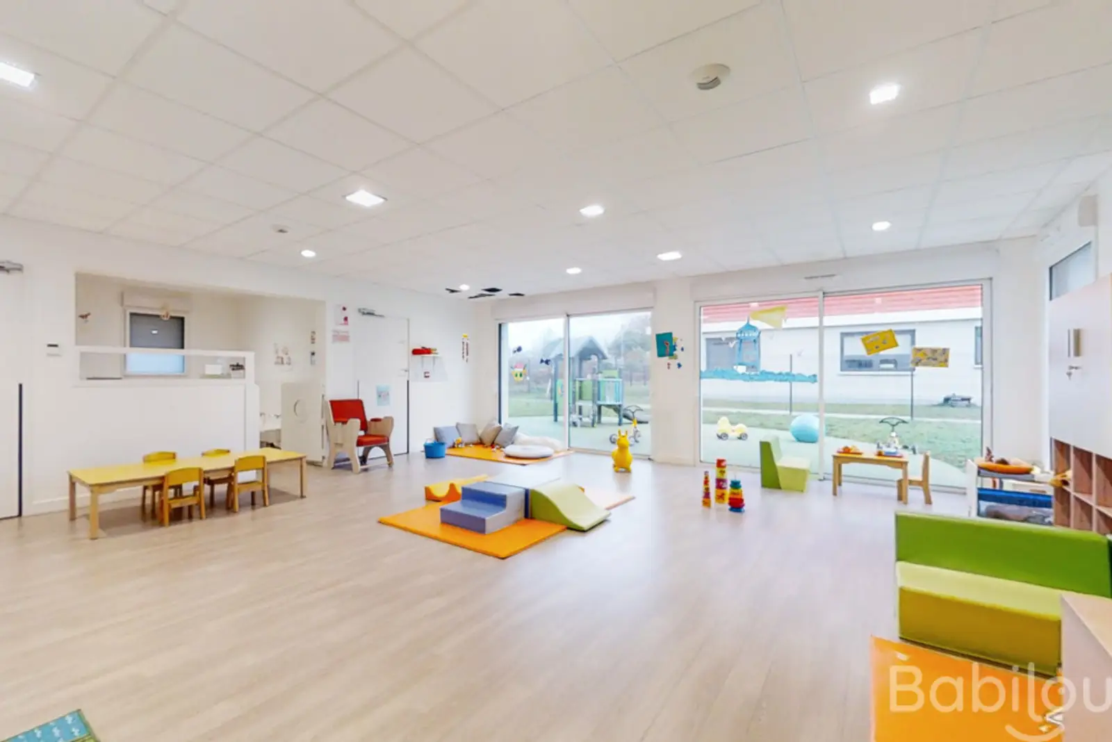 Salle de vie de la micro-crèche Babilou Saint-Nazaire Auguste Fresnel