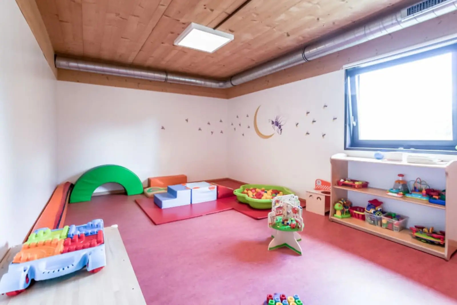 Coin motricité et jeux de la crèche Babilou Isbergues Blum