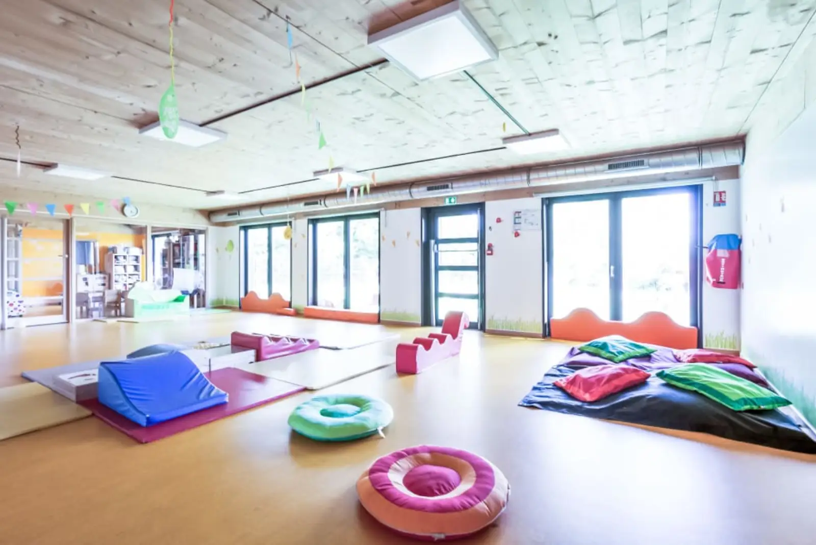 Salle de motricité libre de la crèche Babilou Isbergues Blum