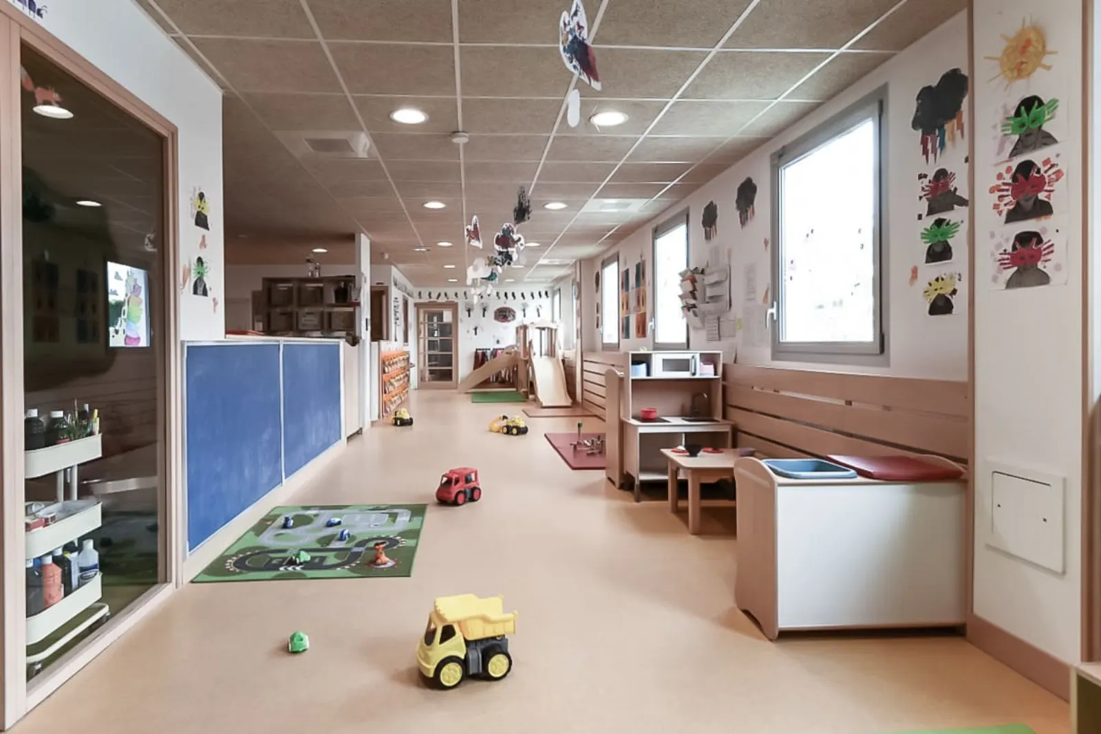 Couloir de jeux de la crèche Babilou Marquette Wambrechies