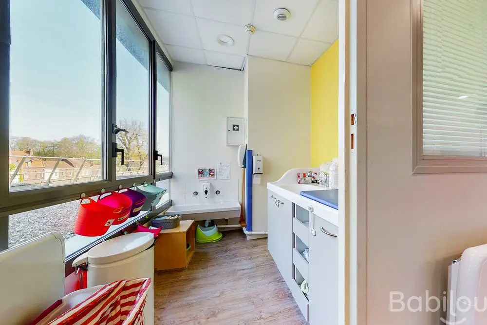 Espace de change de la micro-crèche Babilou Villeneuve Petit-Boulevard
