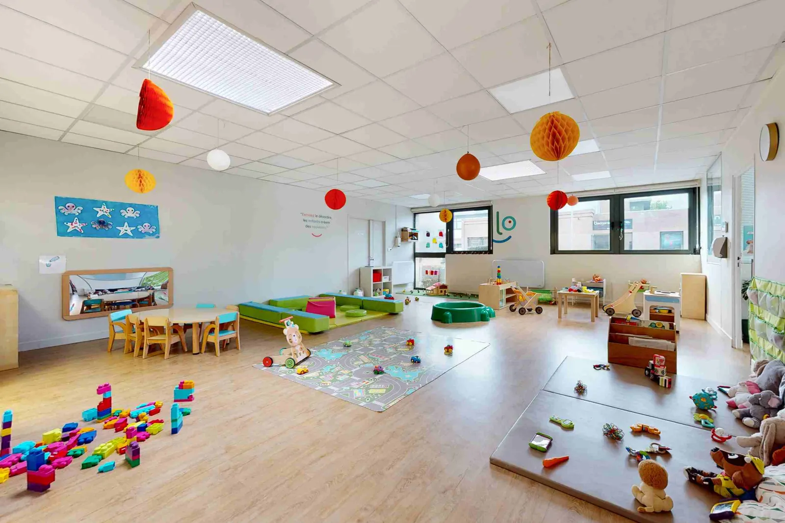 Espace d'éveil et de jeux à la micro-crèche Babilou Villeneuve Parmentier