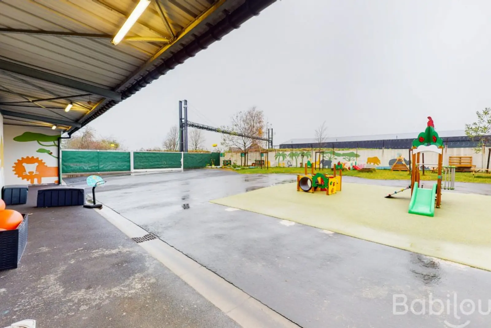 Cour de récréation extérieure de la crèche Babilou Roubaix Kellermann