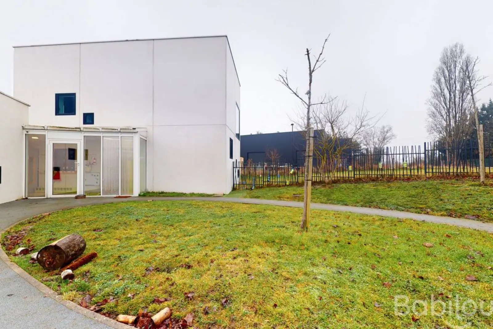 Façade et jardin extérieur de la crèche Babilou Saint-Jean-de-Braye Rochefort