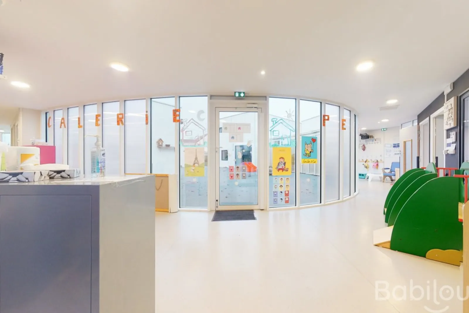 Hall d'entrée de la crèche Babilou Saint-Jean-de-Braye Rochefort