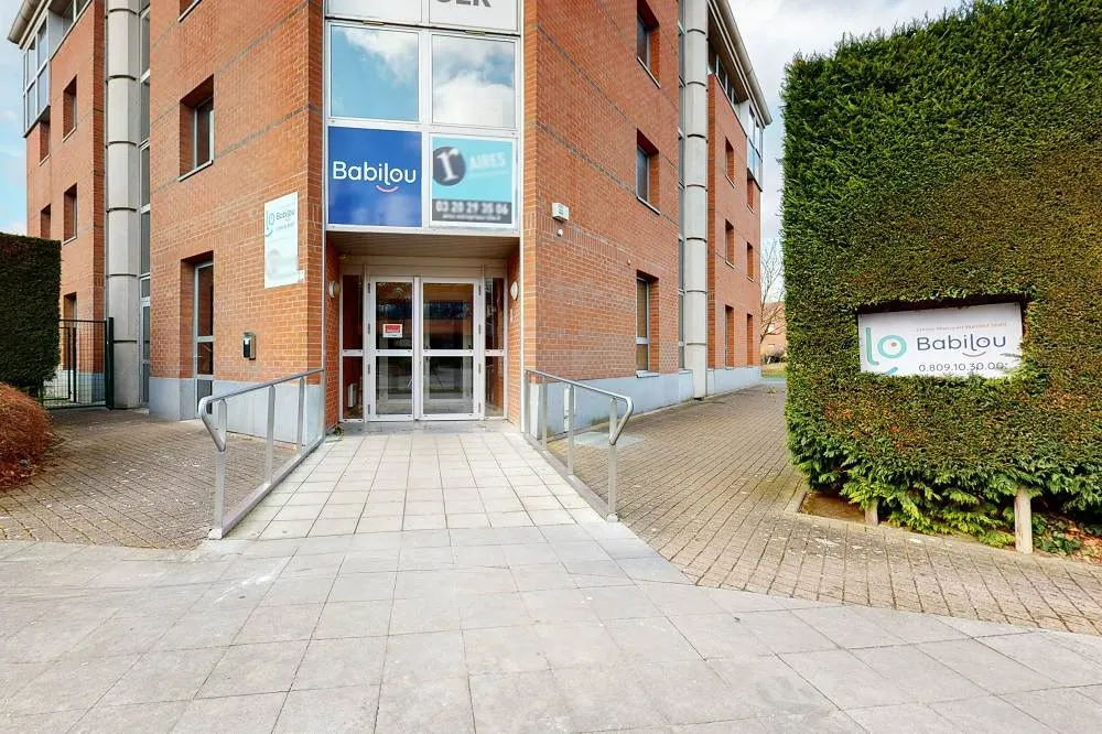 Façade d'entrée de la crèche Babilou Marcq-en-Barœul Stahl
