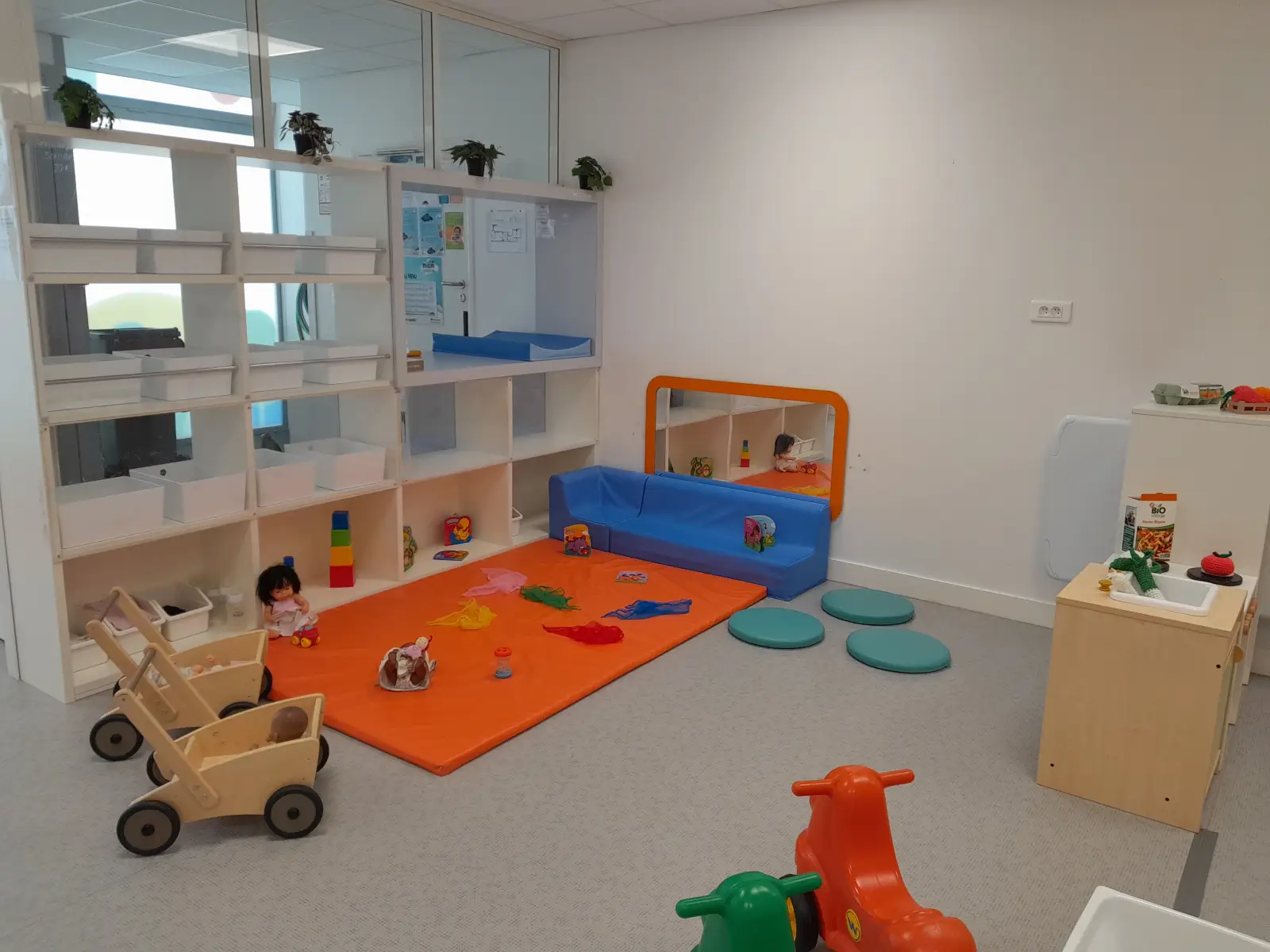Coin jeux symboliques de la micro-crèche Babilou Lille Le Plat
