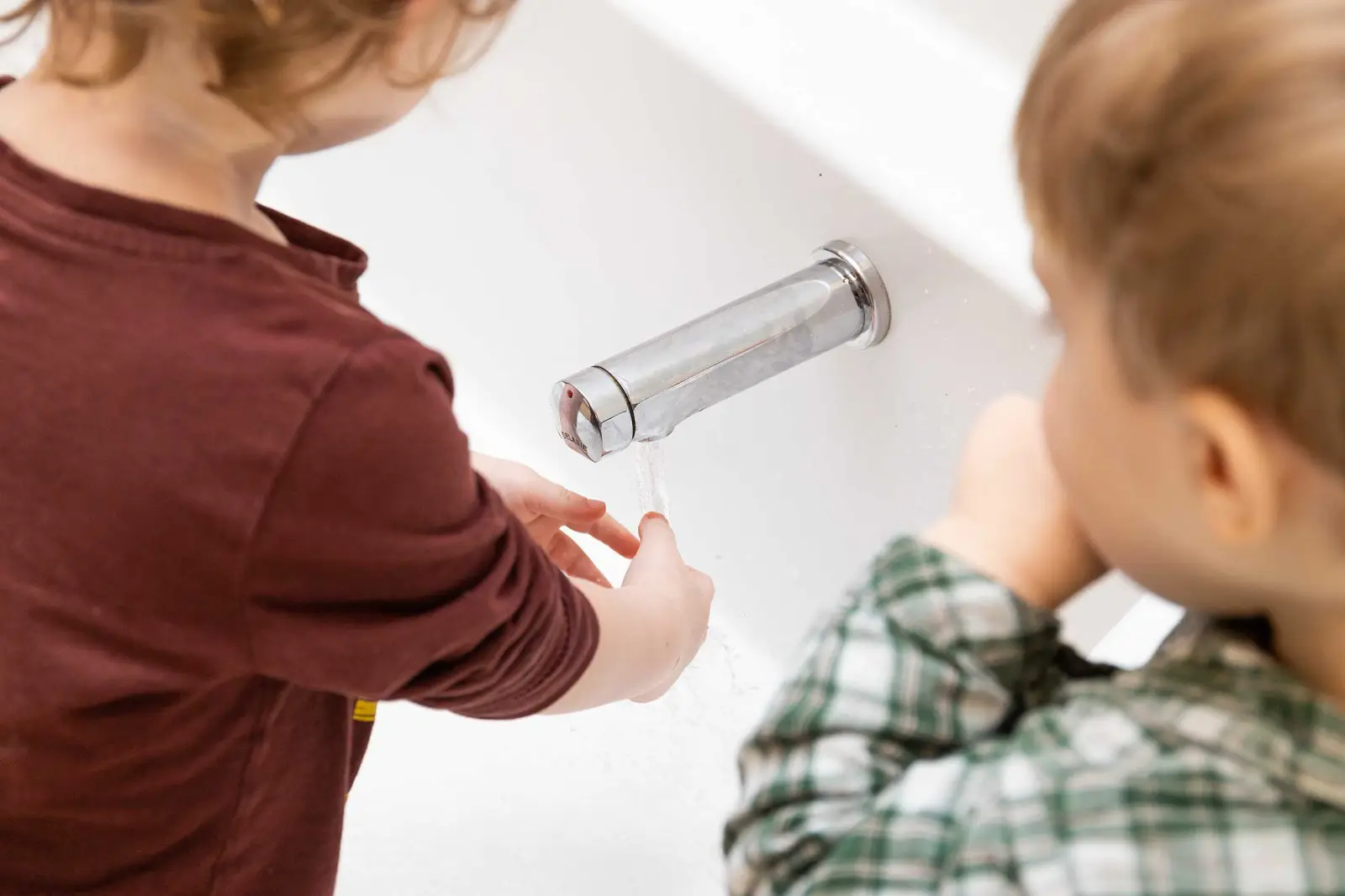 Apprentissage du lavage des mains à la micro-crèche Babilou Lille Moselle 2
