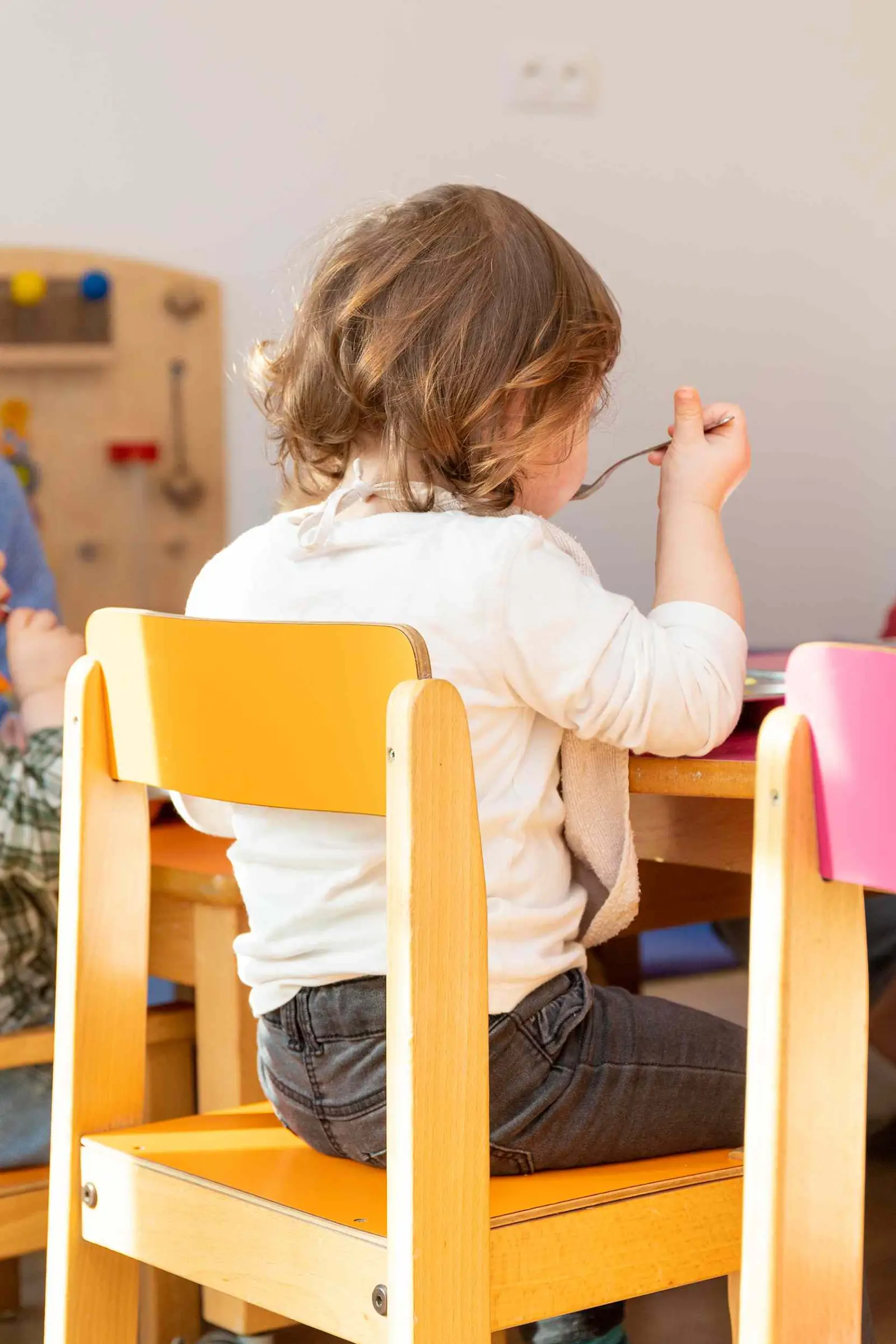 Repas en autonomie à la micro-crèche Babilou Lille Moselle 2