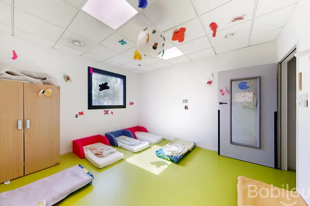 Dortoir de la crèche Babilou Etrelles Piquet