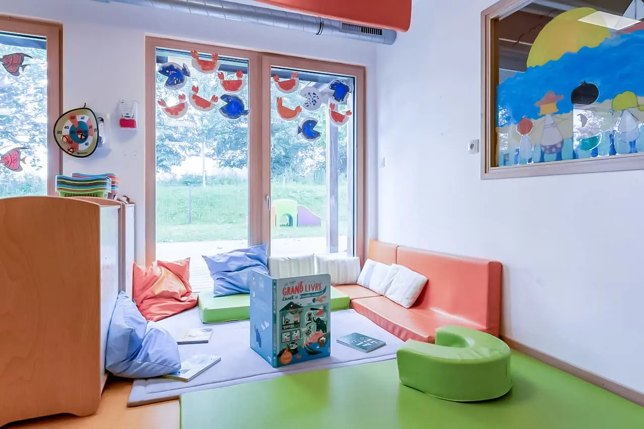 Coin lecture de la crèche Babilou Châteaubourg Cugnot