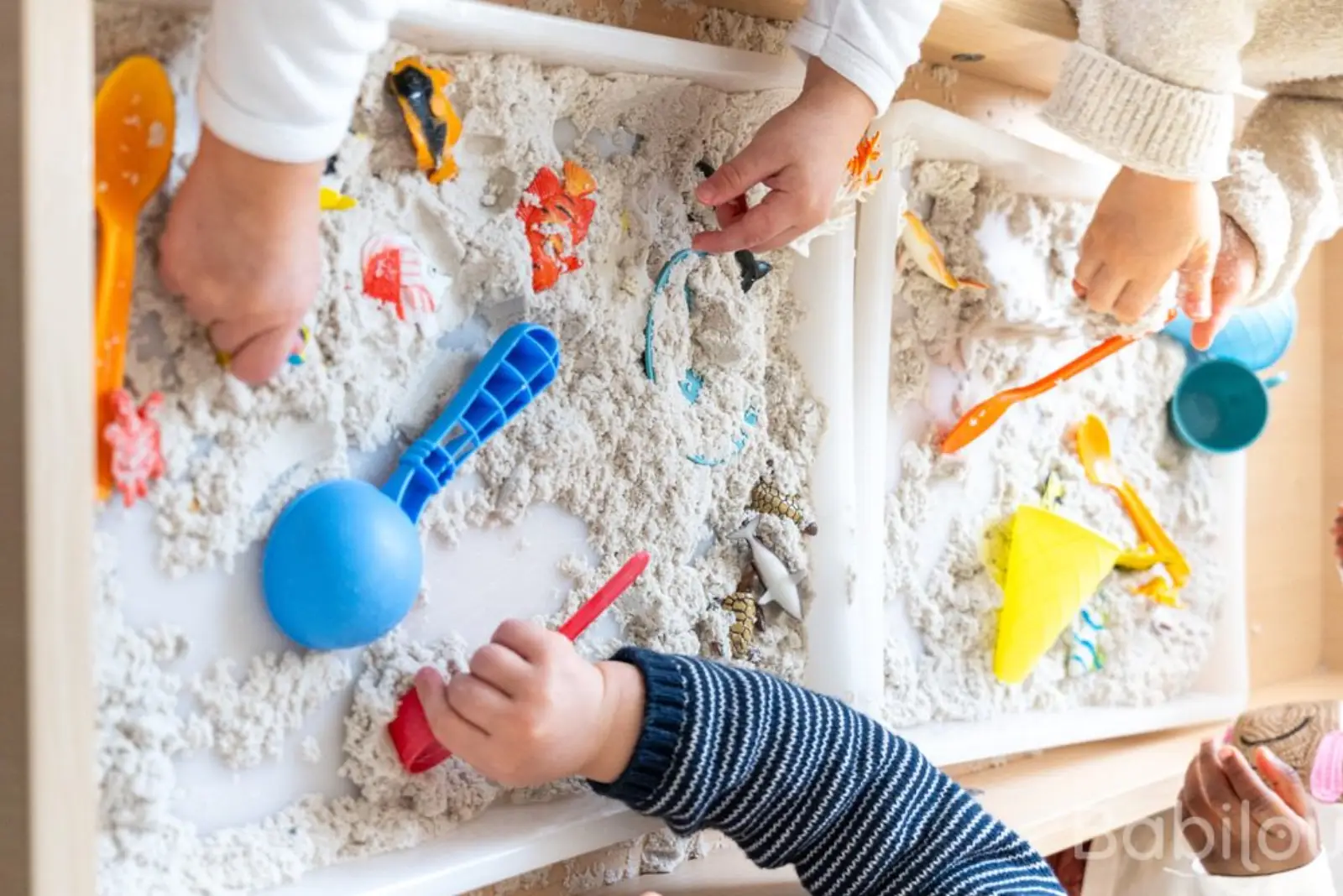 Jeu sensoriel à la micro-crèche Babilou Nantes Jeanne d'Arc