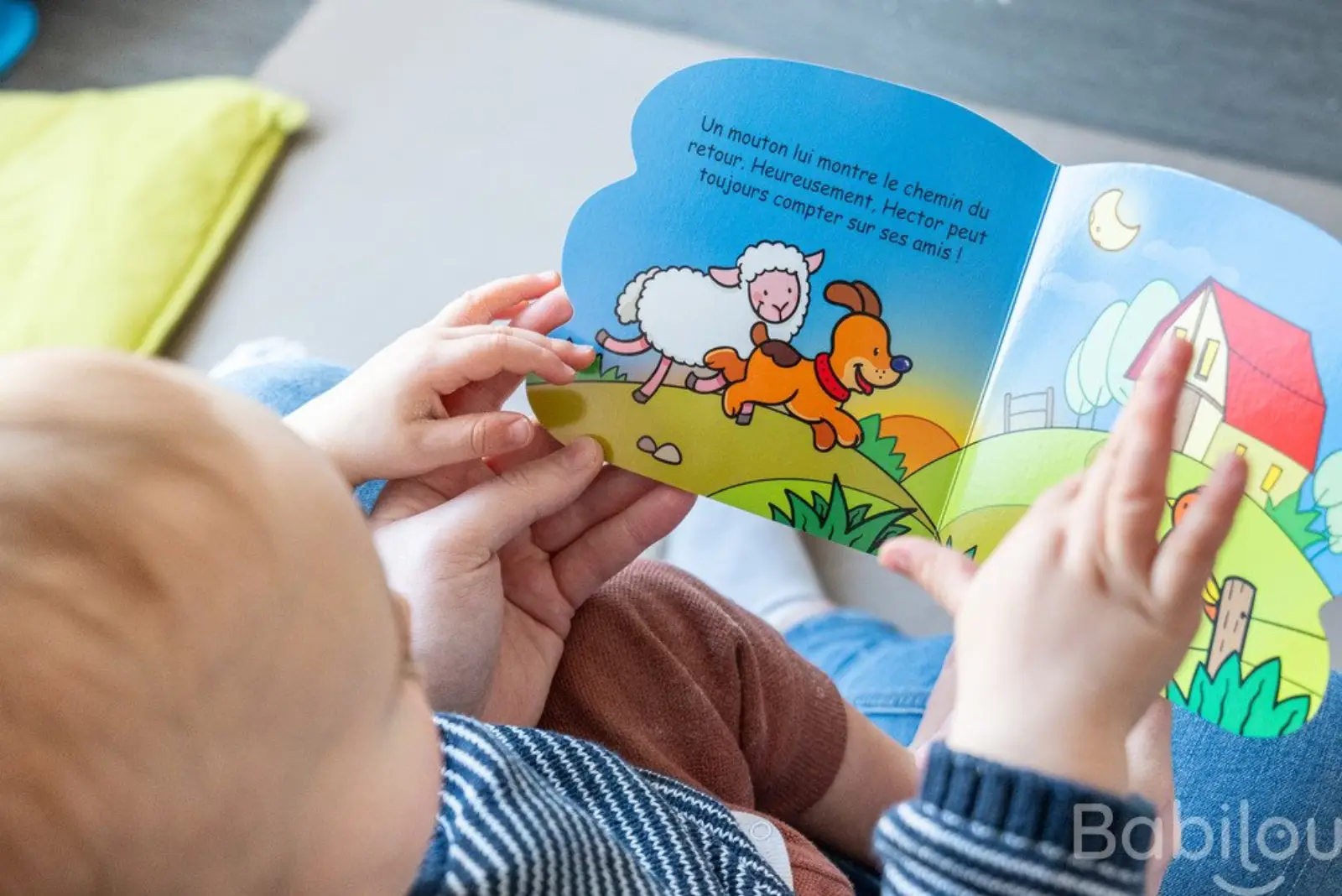 Temps de lecture à la micro-crèche Babilou Nantes Jeanne d'Arc
