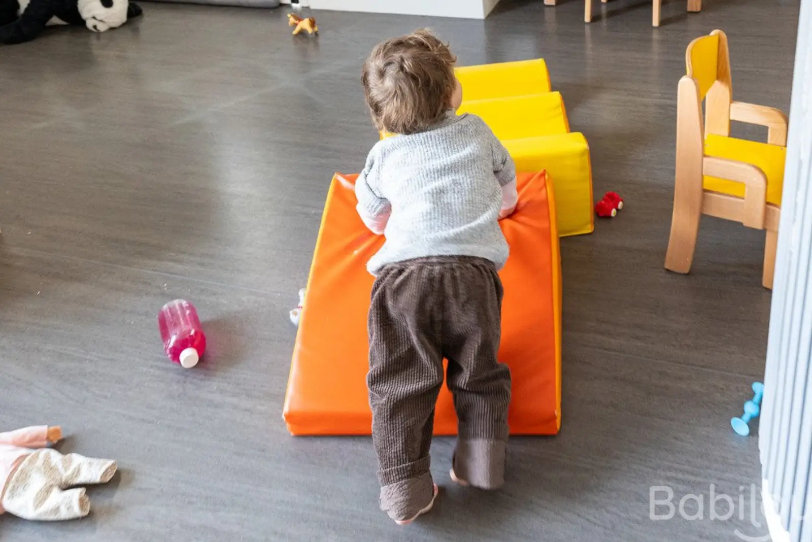 Motricité libre à la micro-crèche Babilou Nantes Jeanne d'Arc