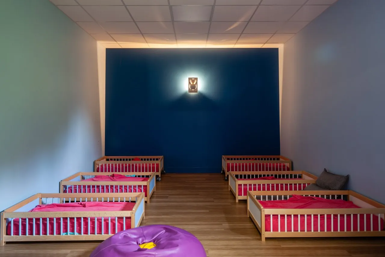 Dortoir des grands de la crèche Pim Pam Pomme Cherbourg Tourlaville