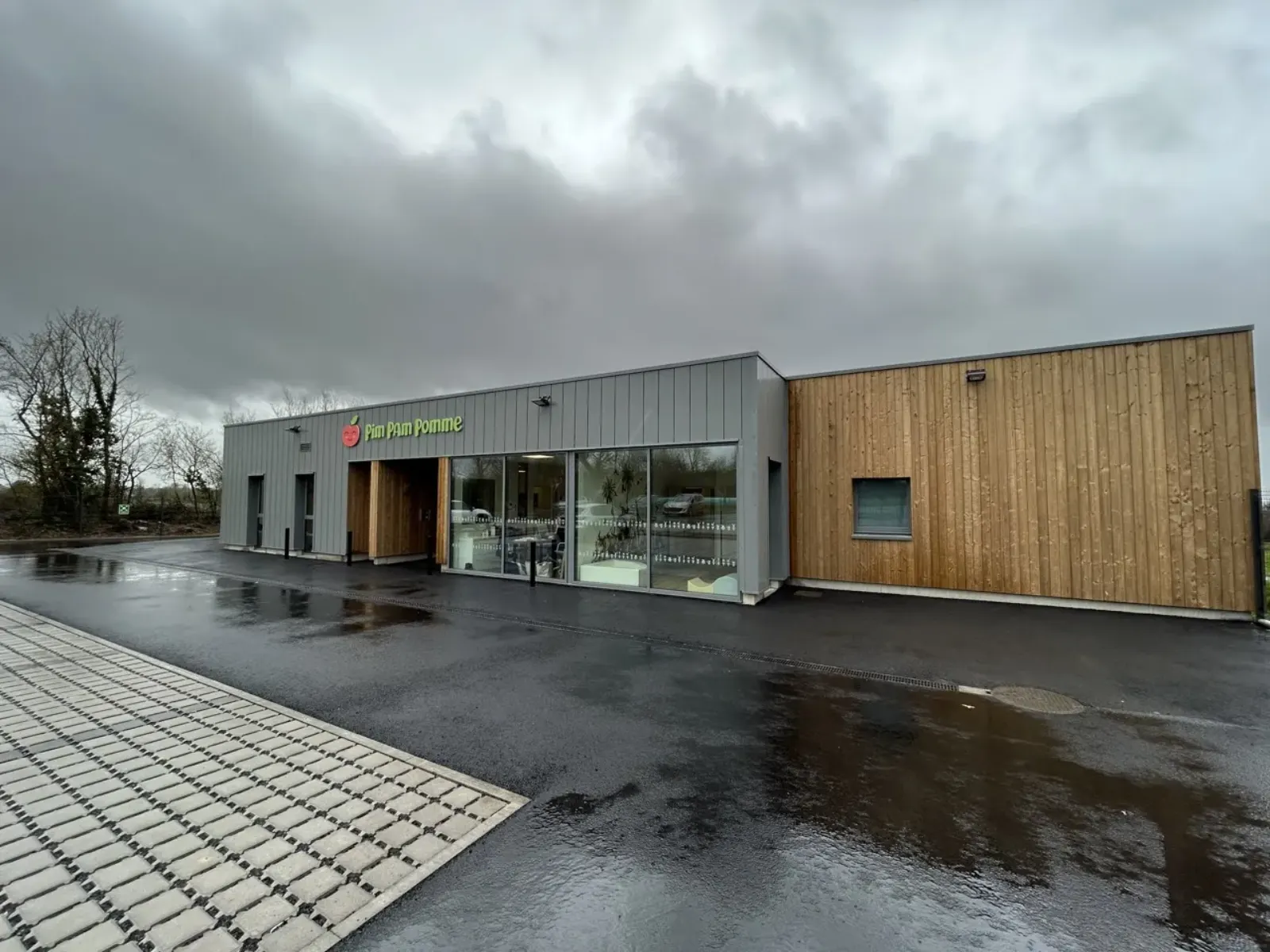 Façade de la crèche Pim Pam Pomme Carentan Coquetterie
