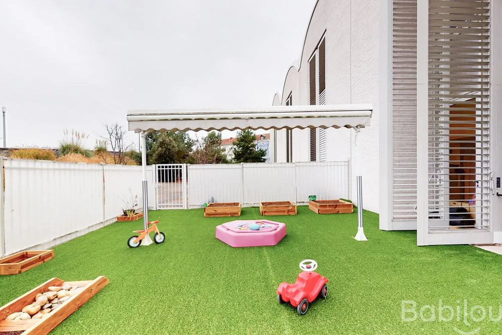 Jardin extérieur avec potager de la crèche Babilou Vichy Gramont