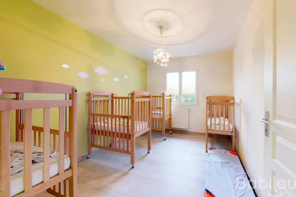 Dortoir de la micro-crèche Babilou Riom Clos du Gamay 1