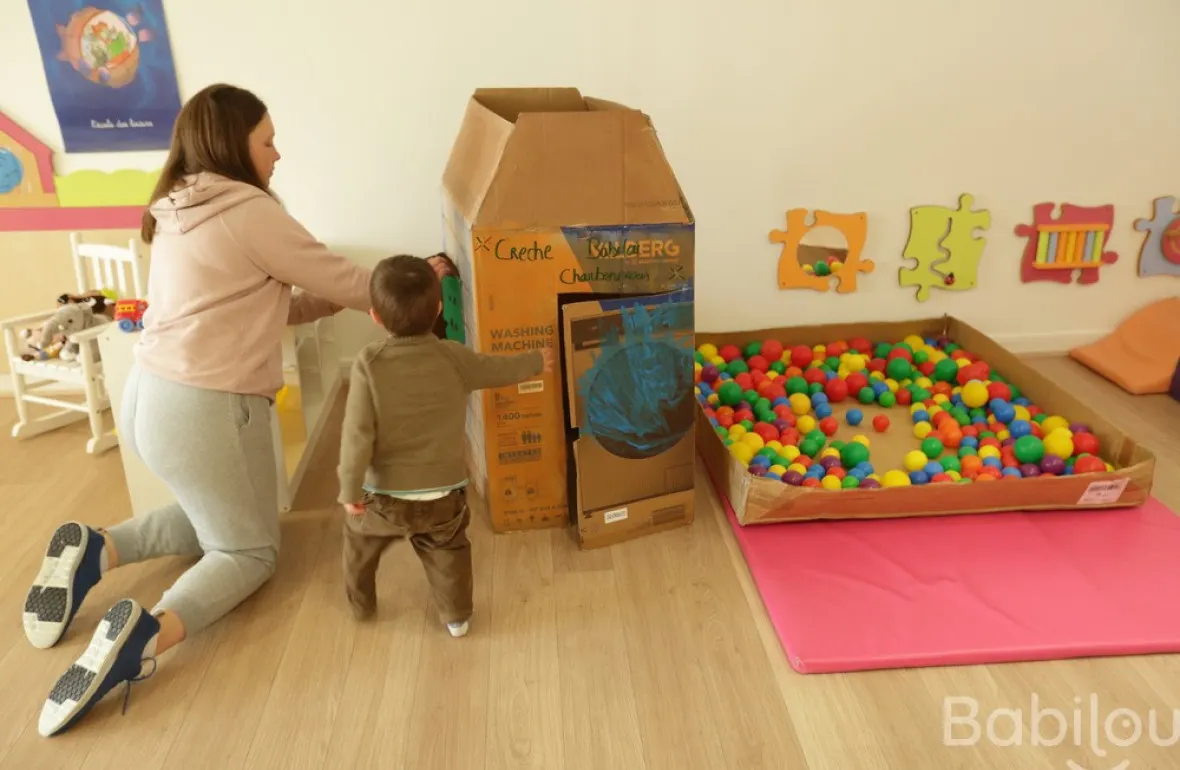 Atelier créatif fabriqué par l'équipe et les enfants